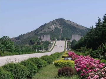 Qin Shi Huang, Kompleks Makam Terbesar di Dunia