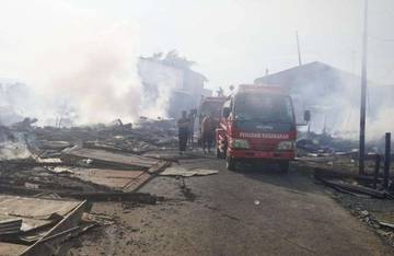 Solidaritas Malinau Turun Tangan Padamkan Api di Mansalong