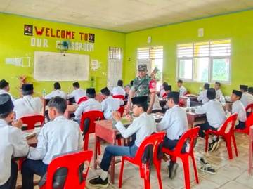 Babinsa Sebatik Dampingi Distribusi Program Makan Bergizi Gratis