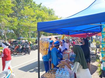 Pelaku UMKM Raup Berkah di Momen Pawai Budaya