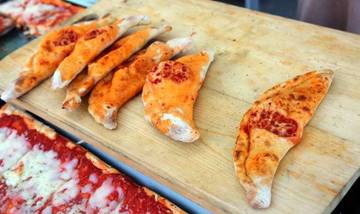 Mengenal Calzone, Pizza Berbentuk Pastel