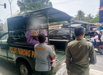 Dinsos Larang Warga Beri Uang ke Badut Jalanan