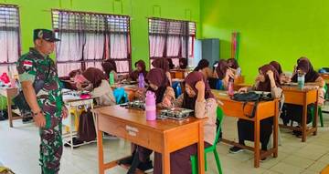 Babinsa Sebatik Dampingi Distribusi Makan Bergizi Gratis