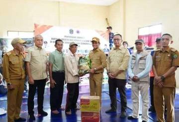 Warga Terdampak Banjir Sembakung Menerima Ribuan Paket Sembako