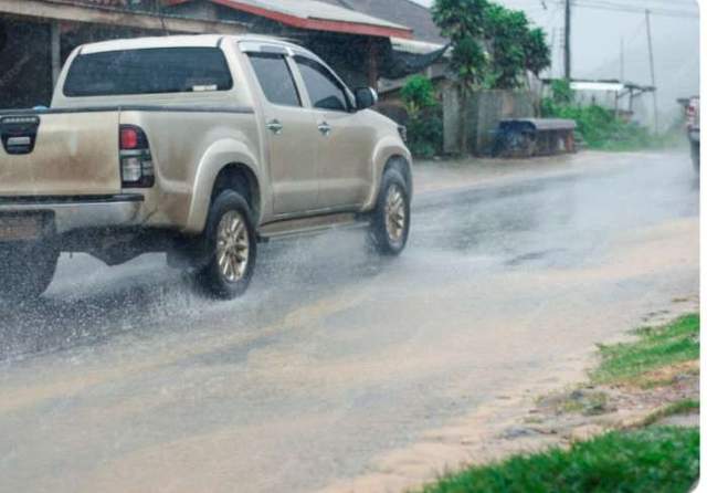 Mengurangi Risiko Kondisi Aquaplaning saat Berkendara