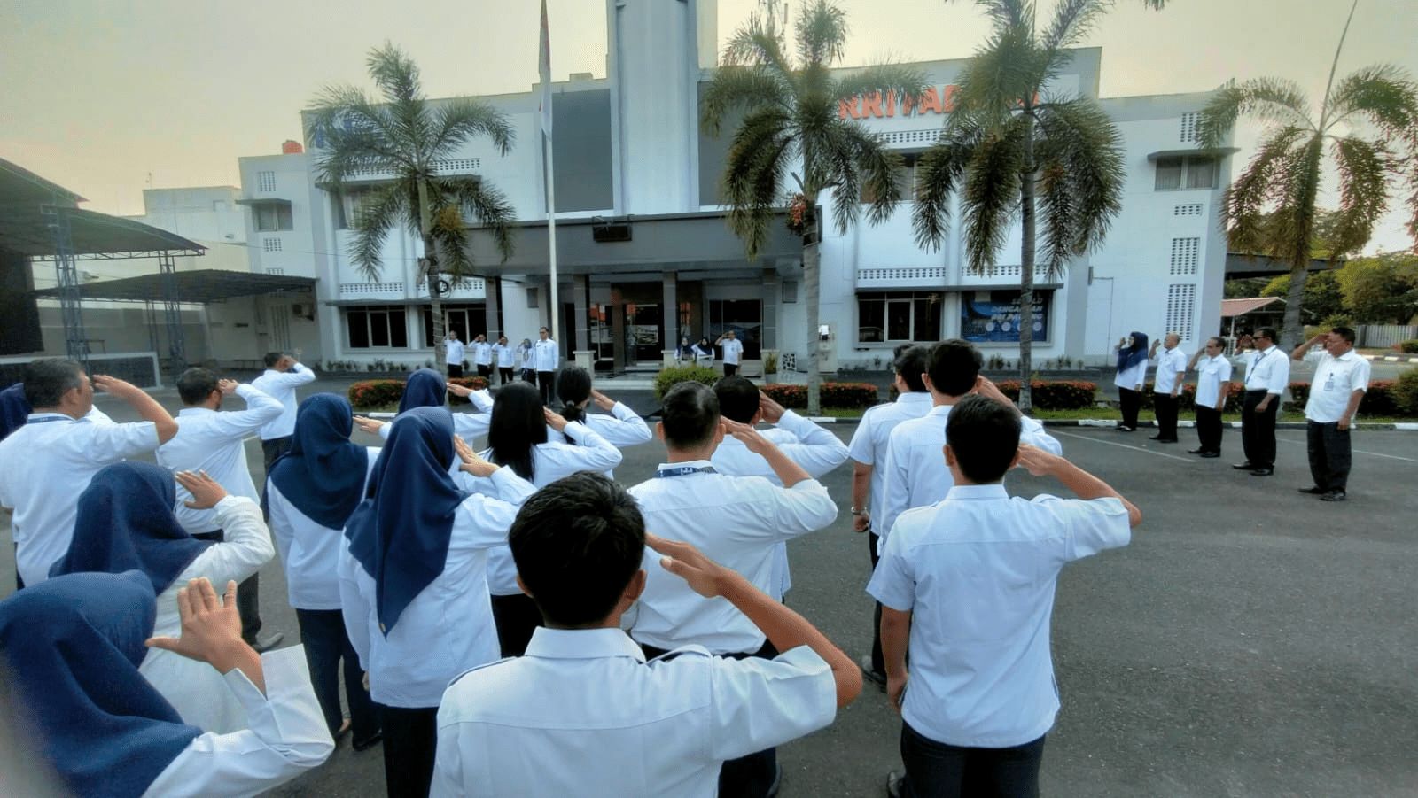 Ternyata Ini Kepanjangan Kata APEL di Kantor - RRI.co.id