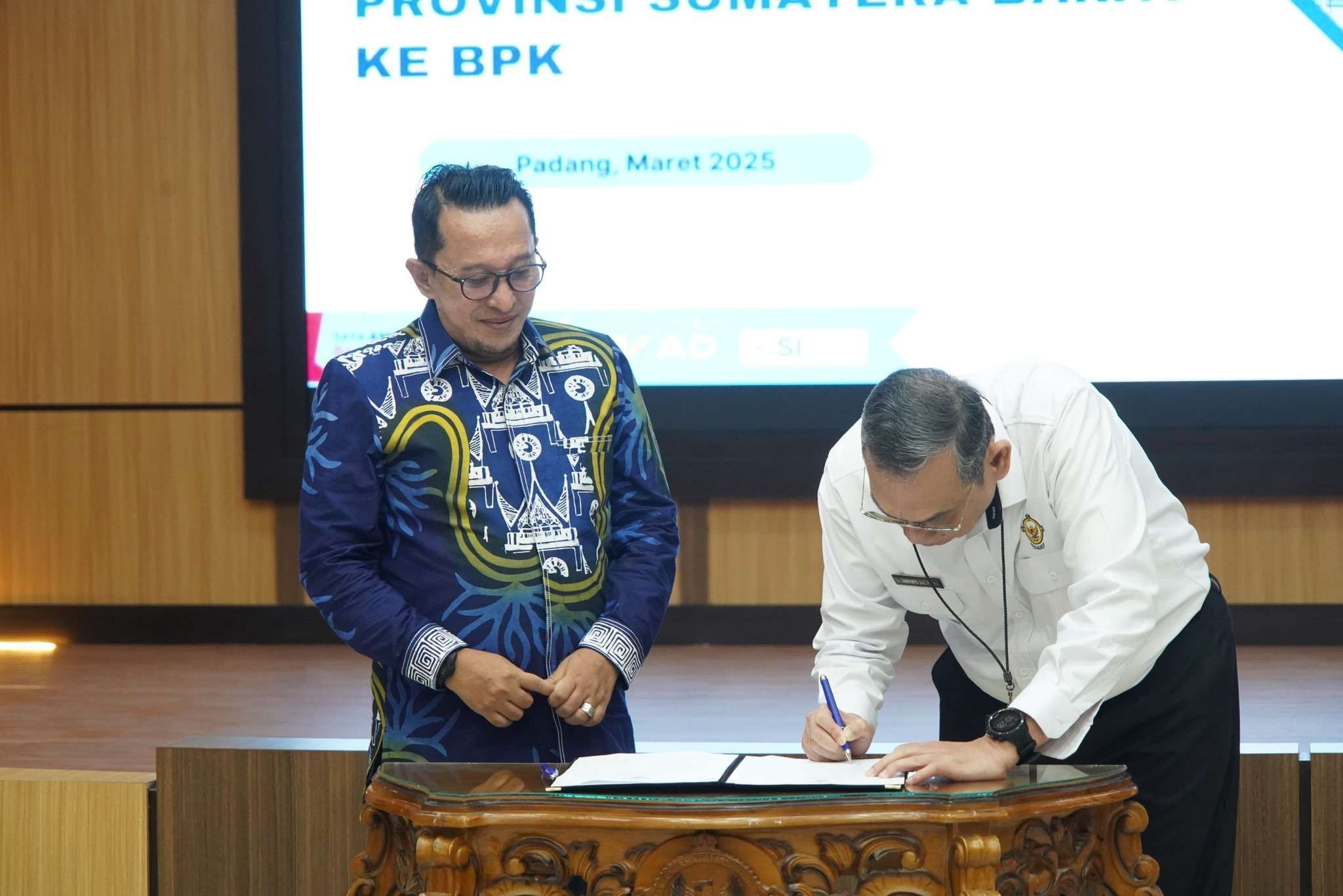 Bupati Eka Putra Serahkan LKPD 2024 Pertama