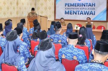 Wakil Bupati Mentawai Resmi Serahkan SK CPNS