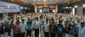 Gubernur Sumbar Lepas 422 Jemaah Haji Kloter 14