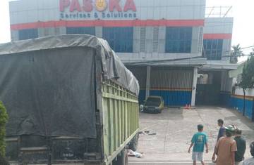 Nahas, Supir Terlindas Truknya Sendiri