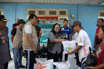 Lembaga Nirlaba Bantu Warga Terdampak Bencana di Sipora