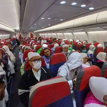 Jemaah Haji Padang Panjang Menuju Tanah Air