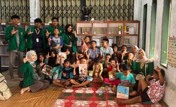 Membangun Semangat Baca Anak Nagari Melalui KKN Literasi