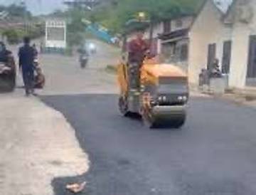 Pemko Padang Aspal Jalan Menuju Kampus III UIN 