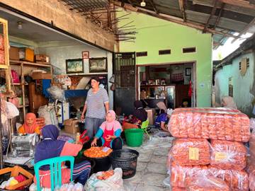 Cerita Sukses Kerupuk Cabe Onang dari Dapur Keluarga