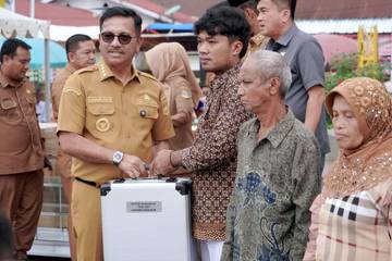 Pemkab Solok Selatan Salurkan Bantuan Usaha bagi UMKM