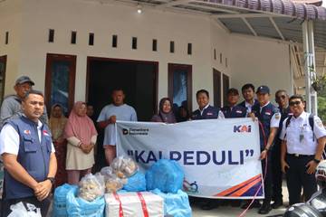 KAI Divre Sumbar Salurkan Bantuan Banjir Kota Padang