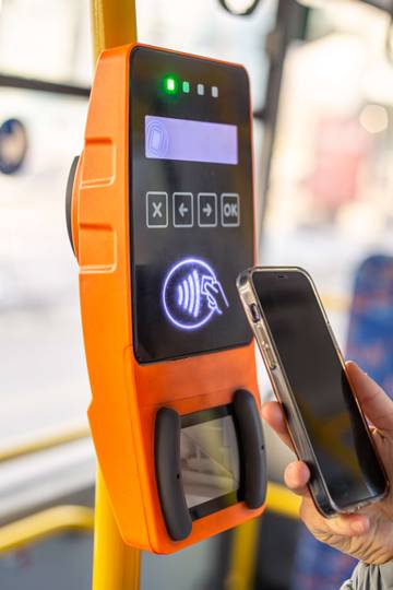 Inovasi Teknologi QRIS Tap Berbasis NFC Di Indonesia