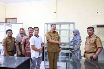 Pelaku UMKM Pariaman Utara Terima Bantuan Etalase