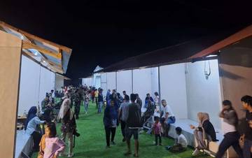 Warga Terdampak Banjir di Padang Mulai Tempati Huntara