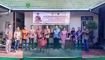 Kejari Musnahkan Barang Bukti Narkotika dan  Pidana Umum