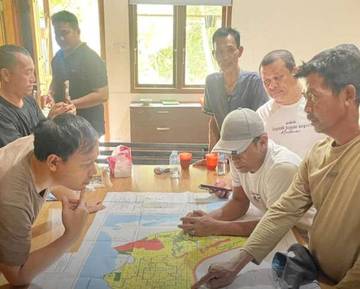 Bupati Mentawai Tinjau Rencana Jalan Baru Siberut Barat