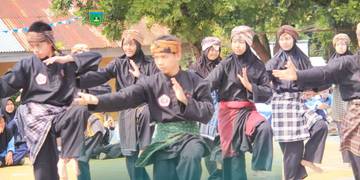 Silek Tradisi Pendidikan Karakter SMAN 2 Padang Panjang