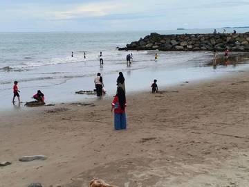 Pemko Kembali Tata Destinasi Pantai Padang
