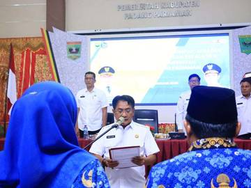 Bupati Padang Pariaman Lantik 50 Kepala Sekolah 