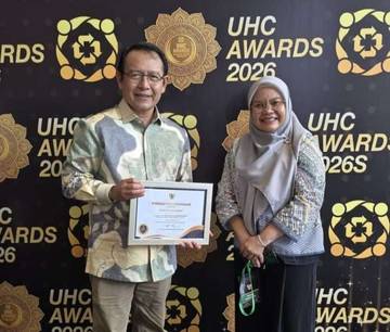 Pemko Payakumbuh Terima UHC Awards Kategori Madya