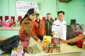 Penyaluran Bantuan Asistensi Rehabilitasi Sosial di Dharmasraya