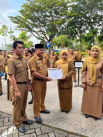 Pemko Padang Beri Penghargaan ASN Terbaik