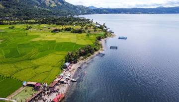 Warga Keluhkan Sampah Plastik Cemari Danau Singkarak