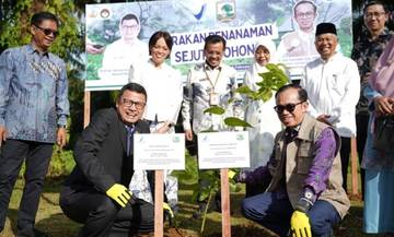 Peringati 25 Tahun, BPOM Tanam Pohon Andalas