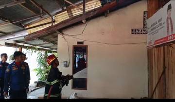 Rumah dan Warung di Kuranji Padang, Terbakar