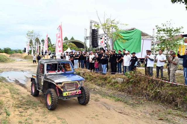 Bupati Kobar Buka Kejurda Off Road Kobar
