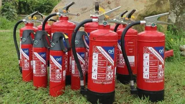 Penggunaan Alat Pemadam Api Ringan (APAR) di Mobil