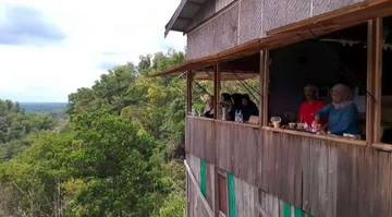 Manfaatkan Libur Panjang Melihat Matahari Terbit dari Atas Bukit