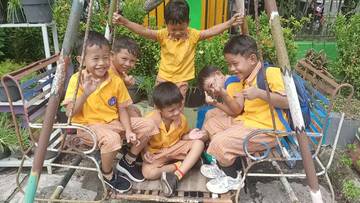 Orangtua Dokumentasikan Foto Anak untuk Mengarsipkan Perkembangan Anaknya