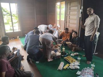 Persatuan Bulutangkis Alfath Wisata di Kebun Buah Joko Widodo
