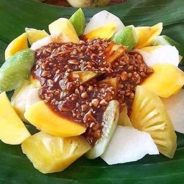 Rujak Makanan Khas Nusantara Kaya Akan Makna