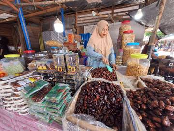 Pasokan Barang Dari Banjarmasin Banyak Di Pasar Besar. 