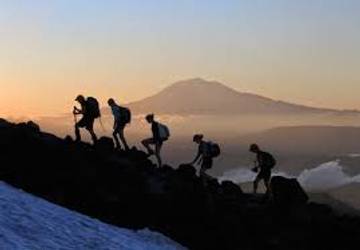 Hobi Naik Gunung Perlu Persiapan Uang Lebih