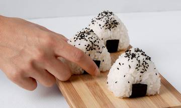 Tips Membuat Onigiri Lezat dan Praktis di Rumah
