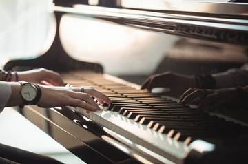 Belajar Alat Musik Piano Itu Menyenangkan