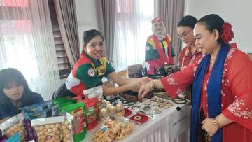 Bazar Produk Ekonomi Kreatif Perempuan Dayak Sangat Diminati