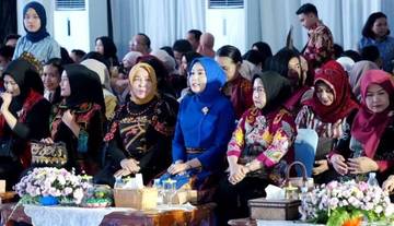 Ketua Dekranasda Barito Utara Hadiri Fashion Festival Kalteng 2025 