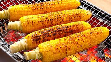 Jagung Bakar Jadi Menu Menyambut Malam Tahun Baru 