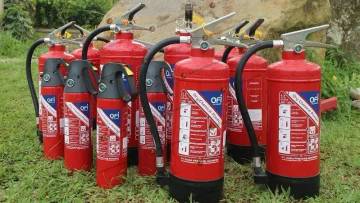 Penggunaan Alat Pemadam Api Ringan (APAR) di Mobil