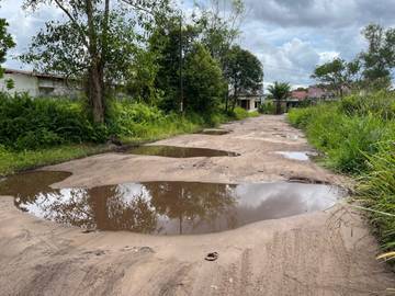 Warga Jalan Garuda Palangka Raya Keluhkan Jalan Rusak